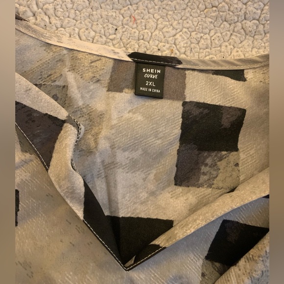 Lightweight blouse from shein curve - Picture 3 of 3